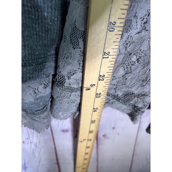 We The Free Womens Cabin In The Woods Thermal Shirt Nordic Lace Gray/Red - Picture 8 of 9